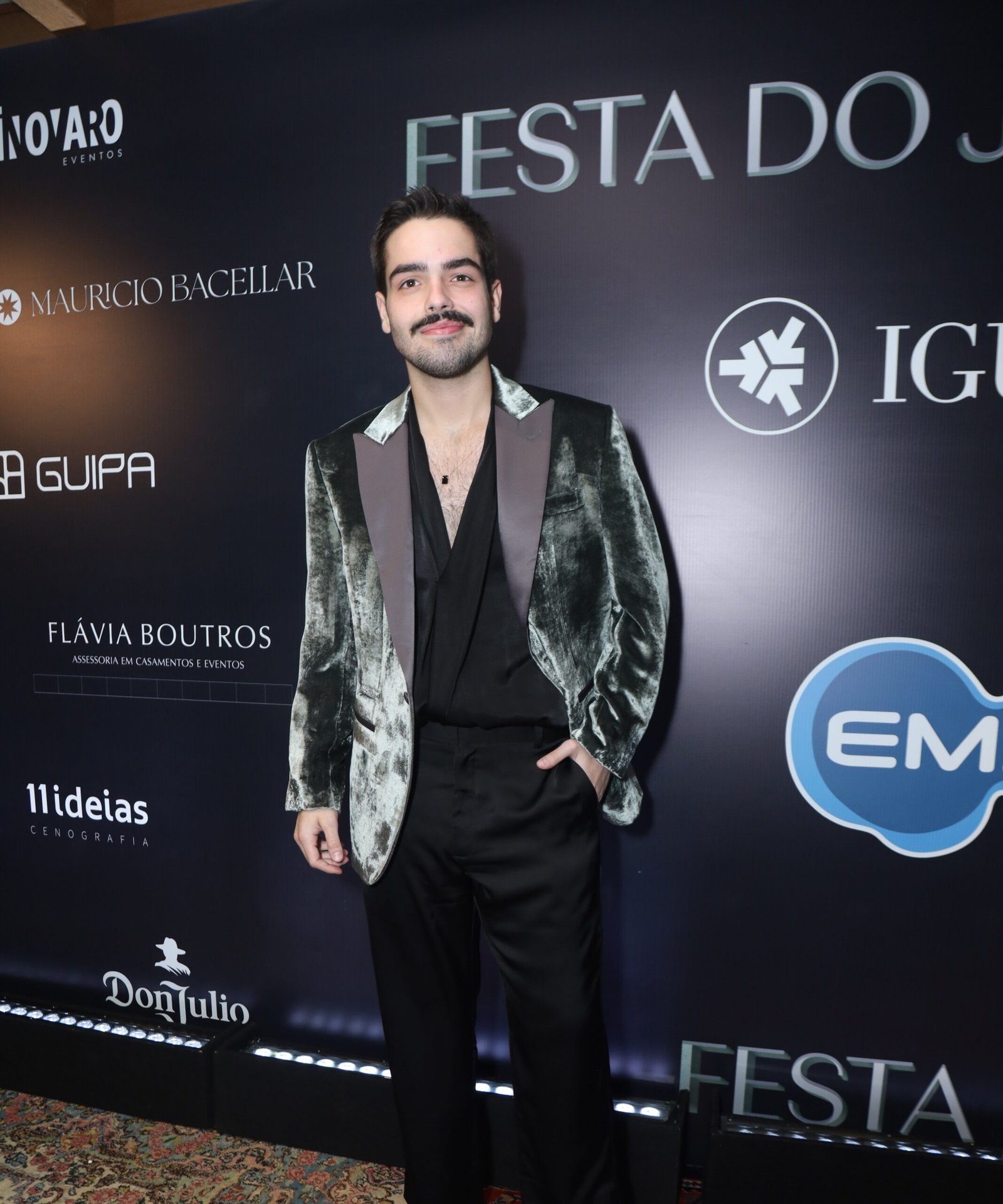 Celebridades desfilam estilo na estreia da Festa do João em São Paulo - Imagem do artigo