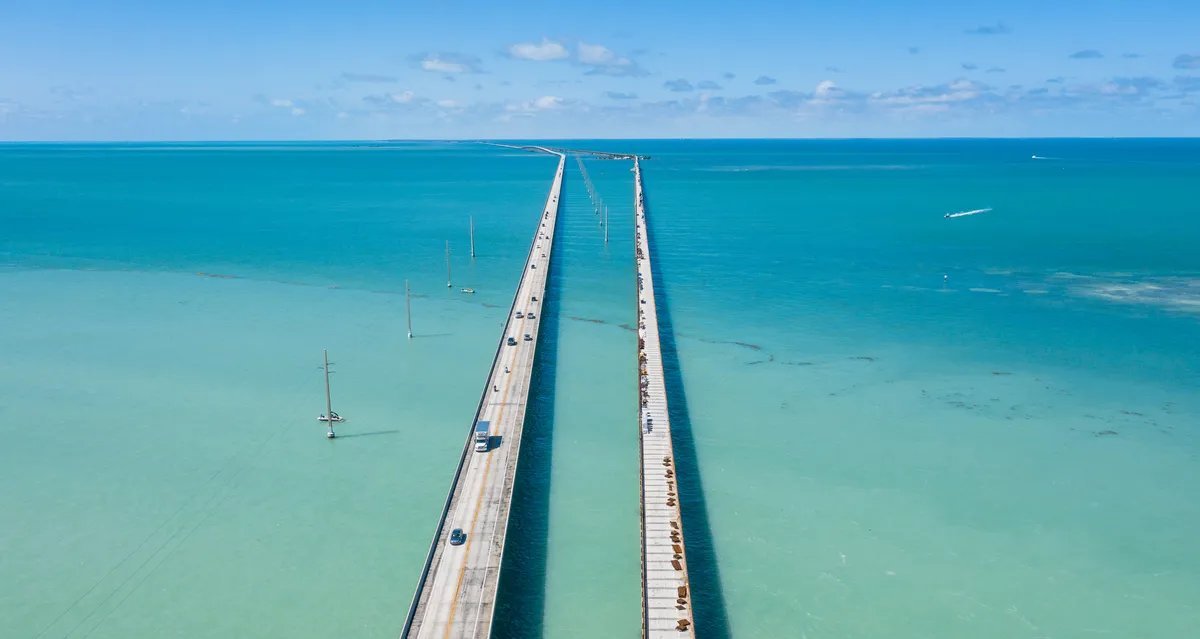 Estrada de 182 km “suspensa” sobre o mar liga 44 ilhas no sul da Flórida - Imagem do artigo