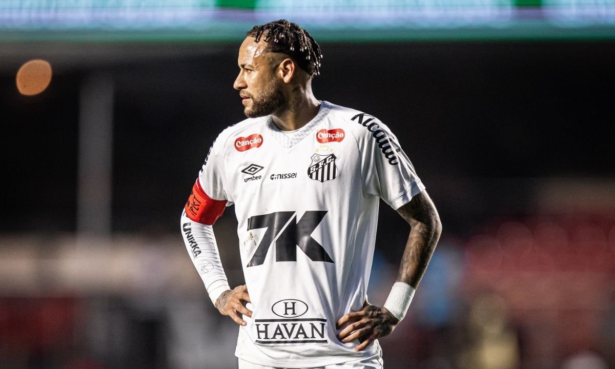 Abraço entre Neymar e Ganso marca reencontro antes de Santos x Fluminense na Vila Belmiro - Imagem do artigo