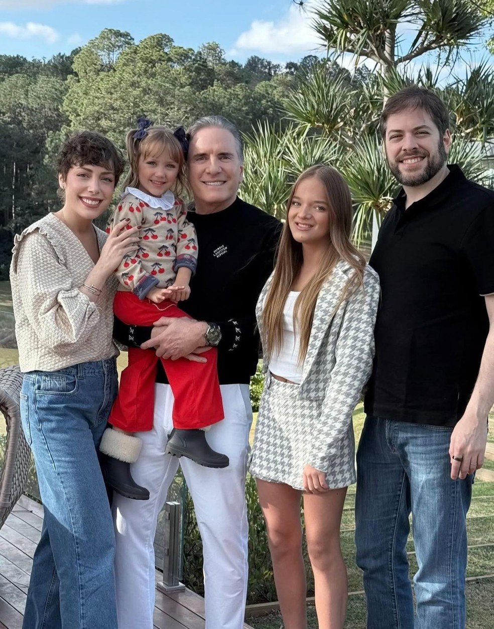 Roberto Justus publica foto com quatro dos cinco filhos no Dia dos Pais - Imagem do artigo original