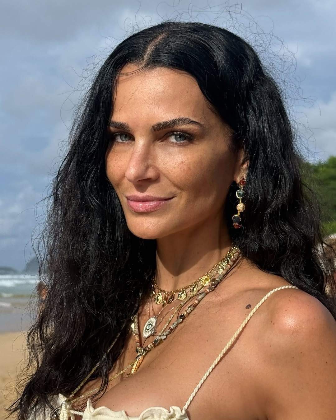 Celebridades indicam itens de beleza indispensáveis para a próxima temporada de calor - Imagem do artigo original
