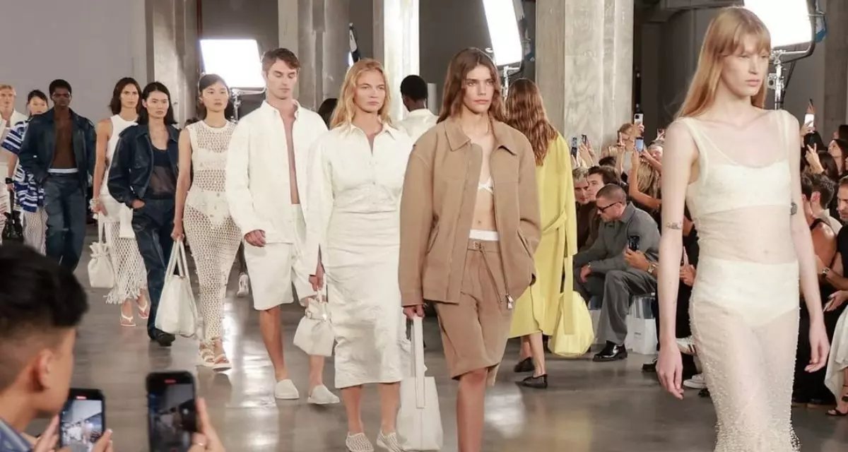Sete tendências da Semana de Moda de Nova York apontam o que chega às vitrines no verão 2026 - Imagem do artigo