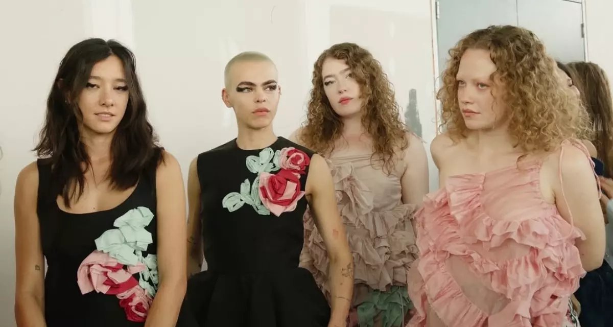 Semana de Moda de Londres destaca sete tendências que devem dominar a primavera-verão 2026 - Imagem do artigo