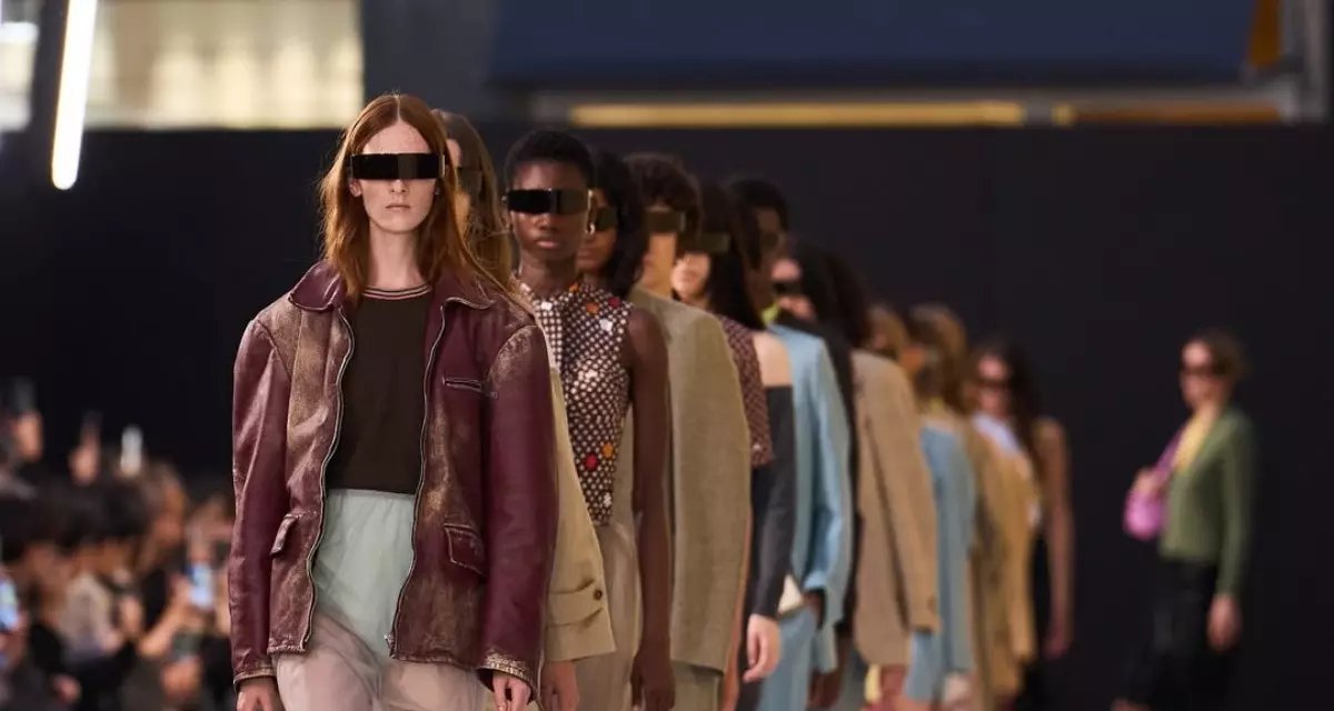 Dez momentos que marcaram a Semana de Moda de Milão Primavera/Verão 2026 - Imagem do artigo