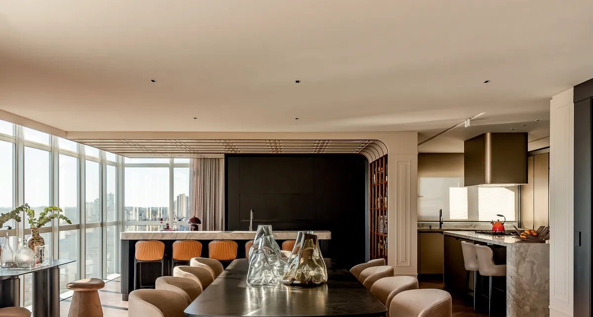 Apartamento de 480 m² em área histórica de Caxias do Sul destaca curvas e materiais nobres - Imagem do artigo