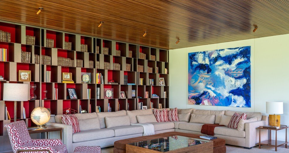 Casa de 3,9 mil m² em Campinas ganha novas cores, obras de arte e foco na hospitalidade - Imagem do artigo original