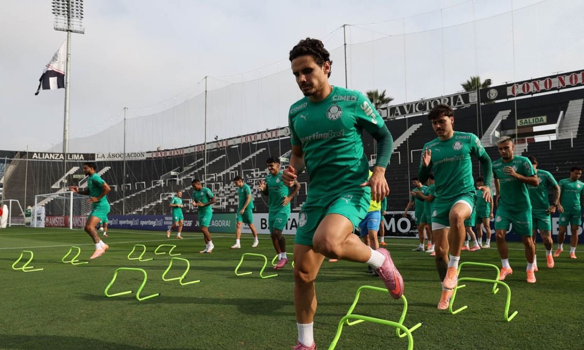 Abel Ferreira celebra terceira final de Libertadores em cinco anos à frente do Palmeiras - Imagem do artigo