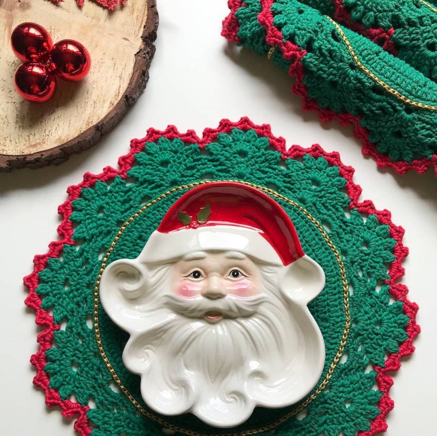 Sousplat artesanal se consolida como destaque na decoração de mesas de Natal - Imagem do artigo original