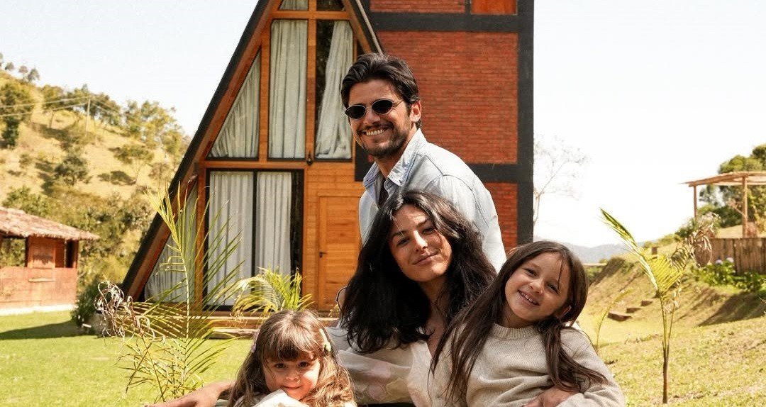 Yanna Lavigne e Bruno Gissoni mostram refúgio em Itamonte com as filhas - Imagem do artigo original