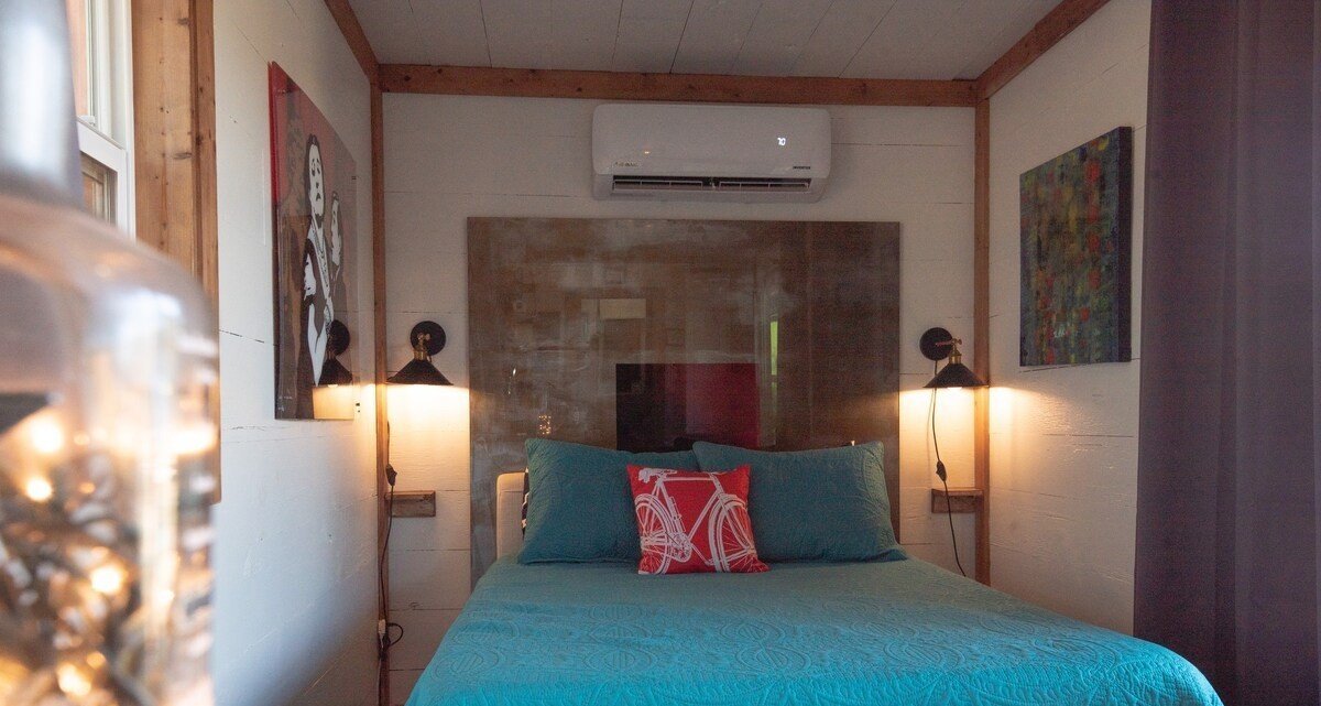 Casa de campo no Texas converte contêiner marítimo em refúgio para duas pessoas - Imagem do artigo