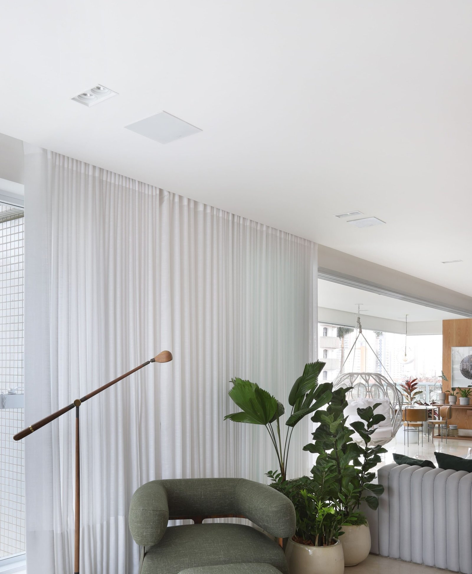 Fita termocolante viraliza como solução para ajustar o comprimento das cortinas sem costura - Imagem do artigo