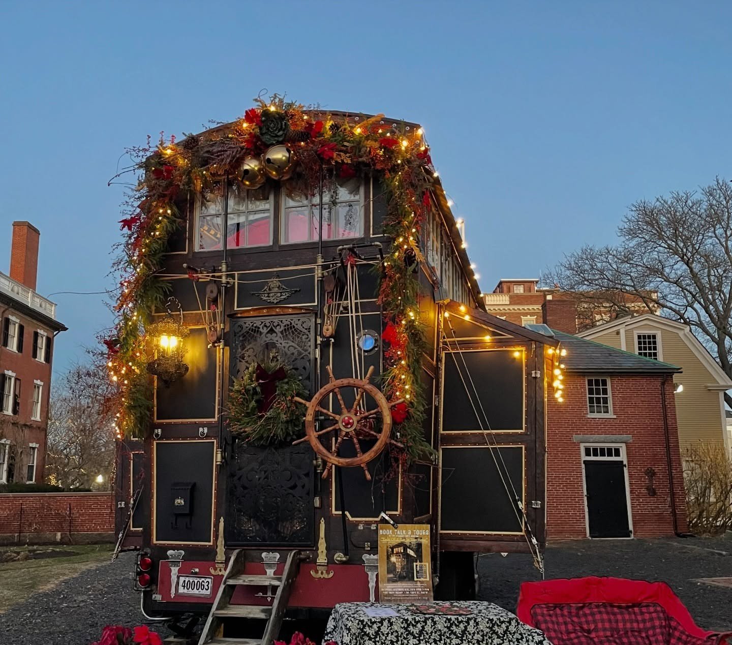 Minicasa de “conto de fadas” em New Hampshire é concluída após dez anos de obras - Imagem do artigo