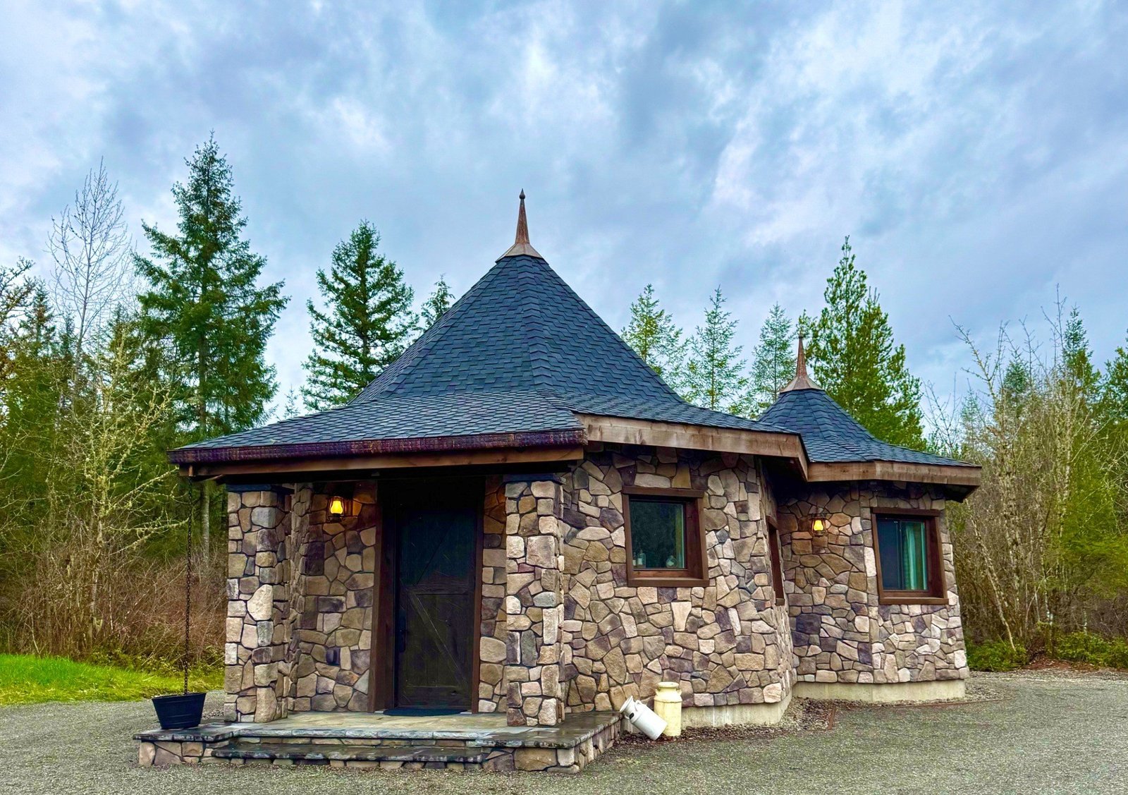 Minicasa que reproduz cabana de Hagrid, de Harry Potter, abre reservas nos EUA com diária de US$ 494 - Imagem do artigo