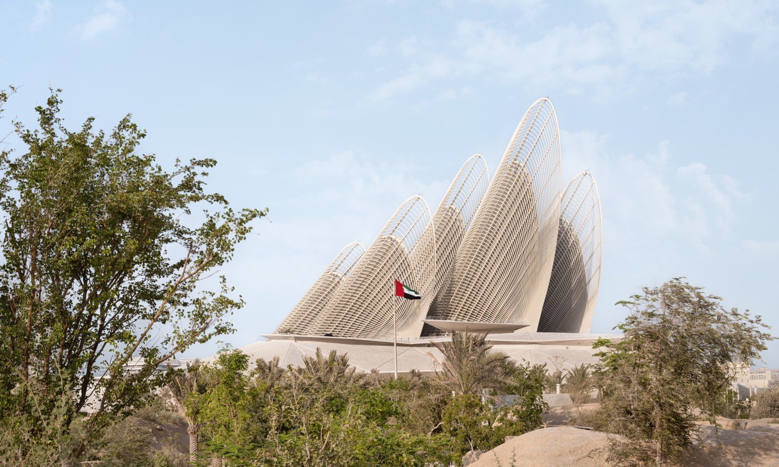 Norman Foster assina o Museu Nacional Zayed, inaugurado em Abu Dhabi - Imagem do artigo
