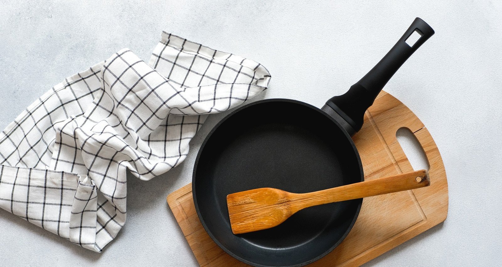 Cubo de gelo na frigideira garante legumes mais dourados e suculentos - Imagem do artigo