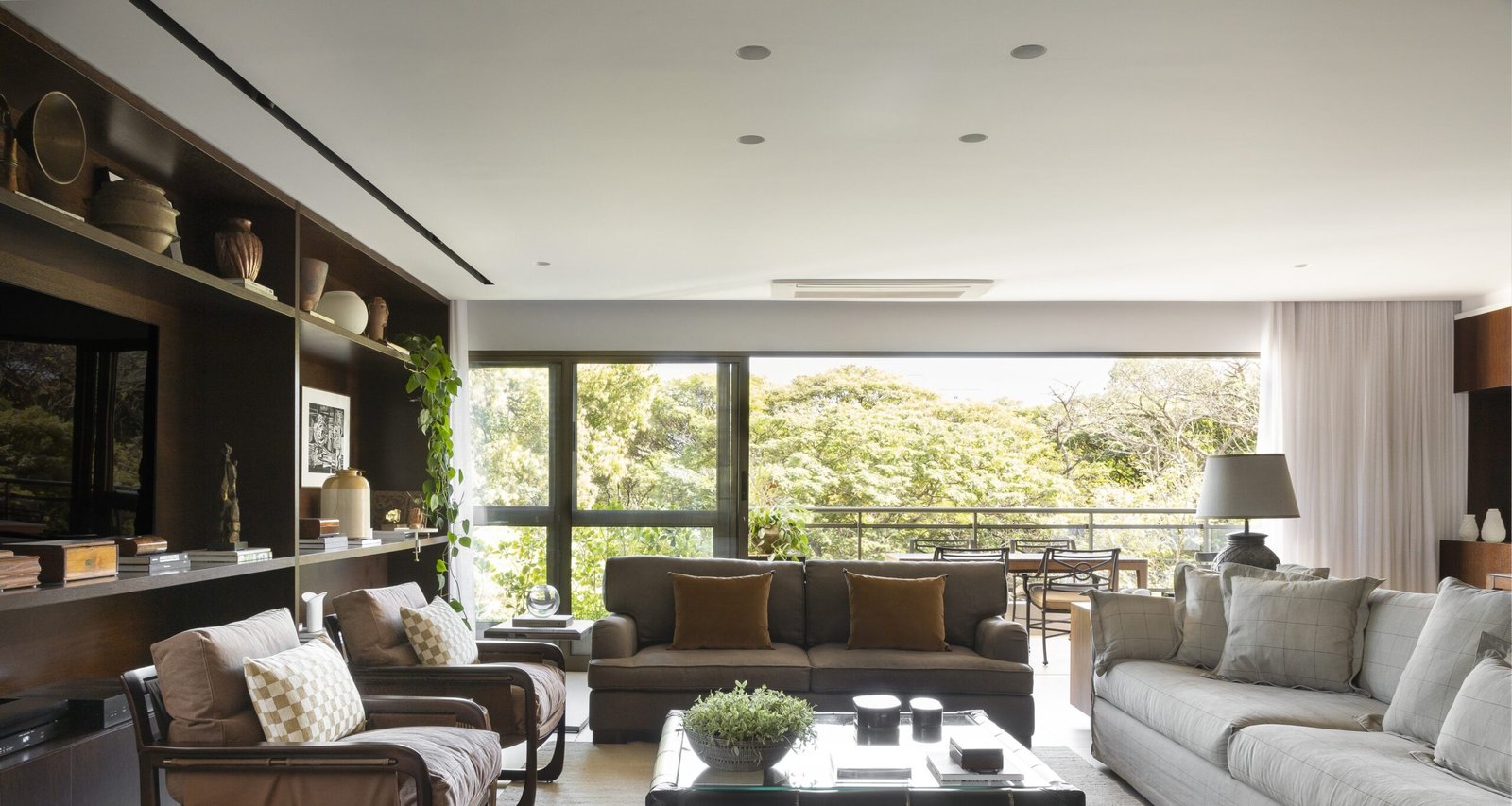 Apartamento em Ribeirão Preto faz das obras de arte o centro do projeto de interiores - Imagem do artigo