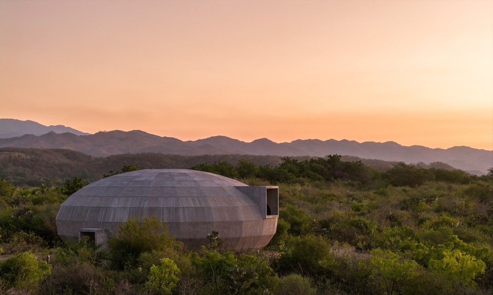 OMA projeta pavilhão oval dedicado ao cultivo de cogumelos na Casa Wabi, no México - Imagem do artigo